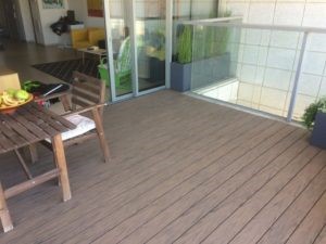 דק איפאה במרפסת