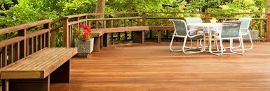 דק סינטטי ודק מעץ