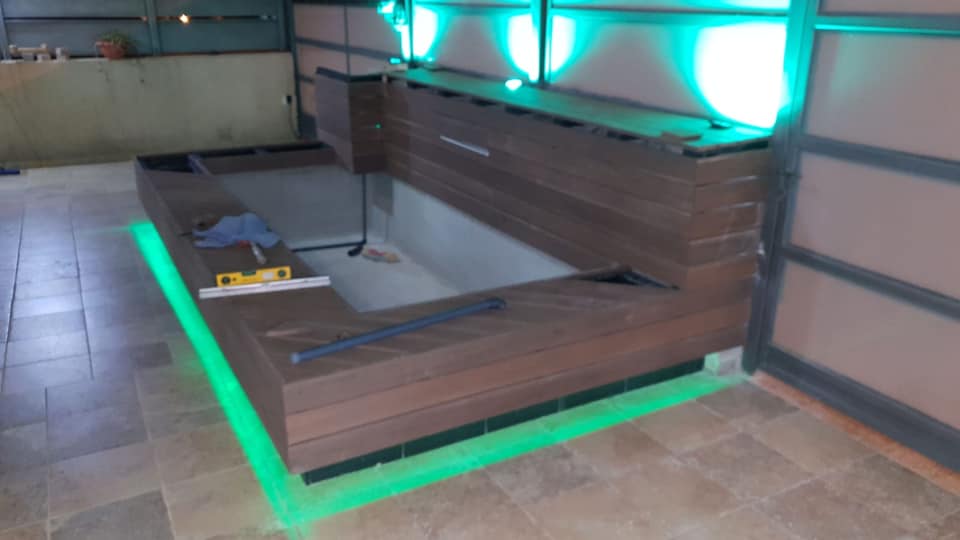 דק סינטטי לבריכת דגים