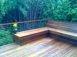 ספסלים מעץ וספסלים מדק