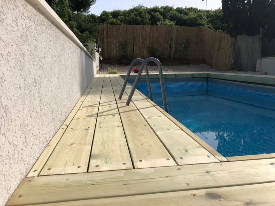 דק אורן לבריכה