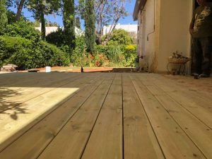 דק אורן לגינה