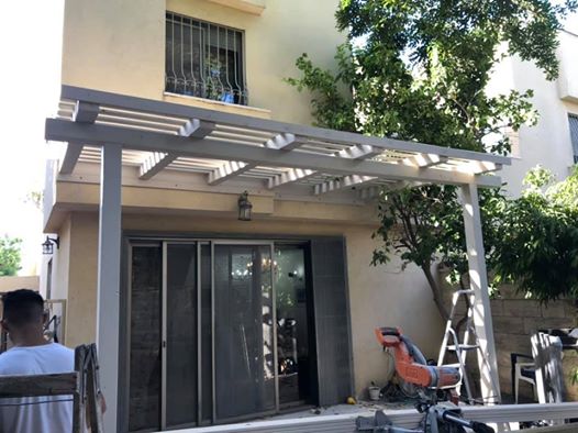 מתקין פרגולות