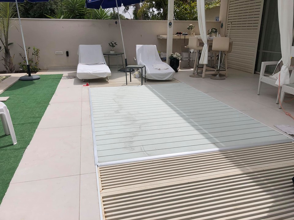 דק סינטטי לבן