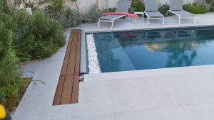 דק איפאה לבריכה