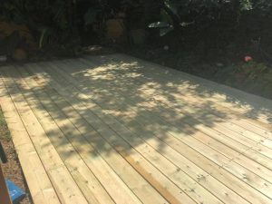 דק אורן לגינה