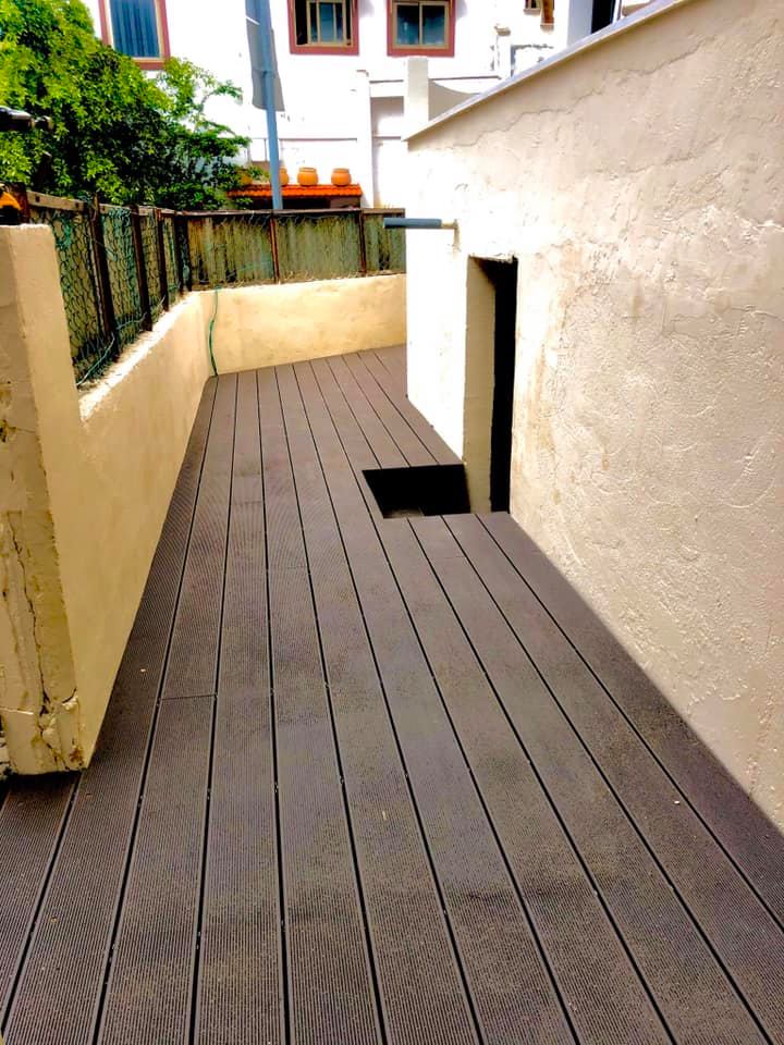 דקים סינטטים לגינה