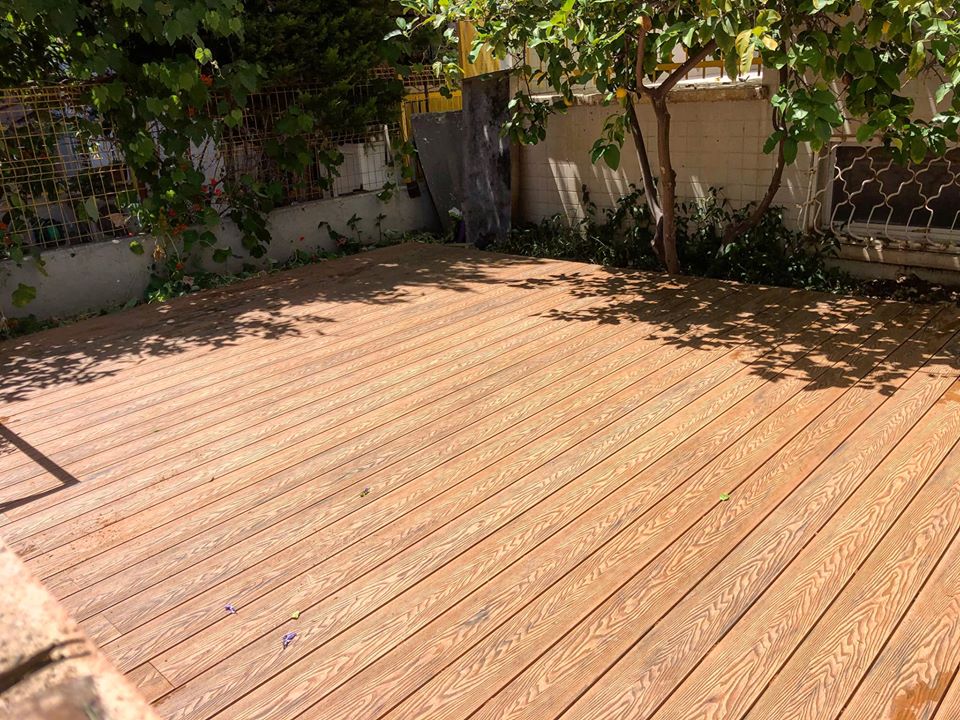 דק סינטטי אמריקאי