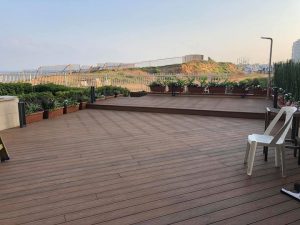 דק לגינה בבית פרטי