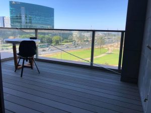 דק אפור למרפסת