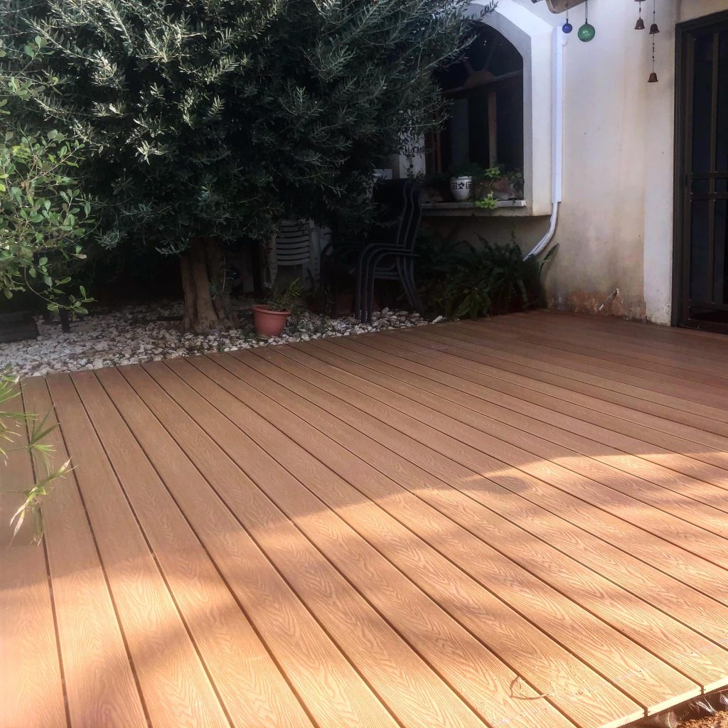 דק סינטטי טיק