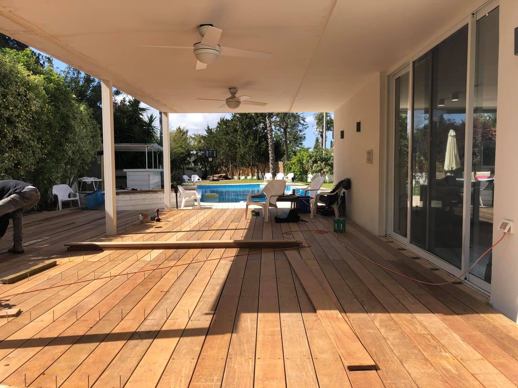 דק איפאה למרפסת