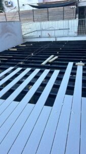 דקים סינטטים לבנים