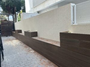 ספסלים מדק סינטטי