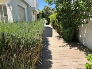 דק לחצר הבית