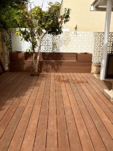 דק סינטטי וספסל סינטטי