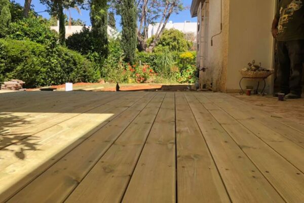 דק אורן לגינה