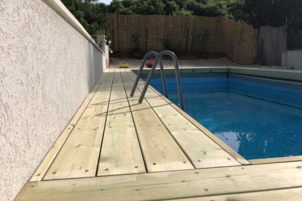 דק אורן לבריכה