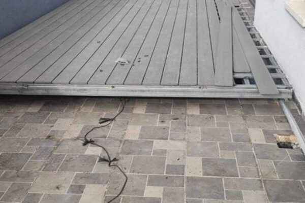 דק אפור לבריכה