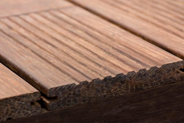 תמונה של דק עץ עם טקסטורה