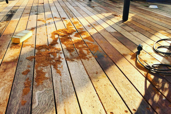 דק טיק בבית פרטי