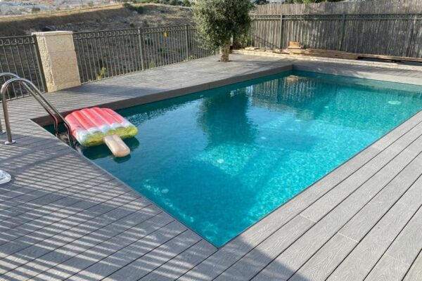 דק אפור במודיעין