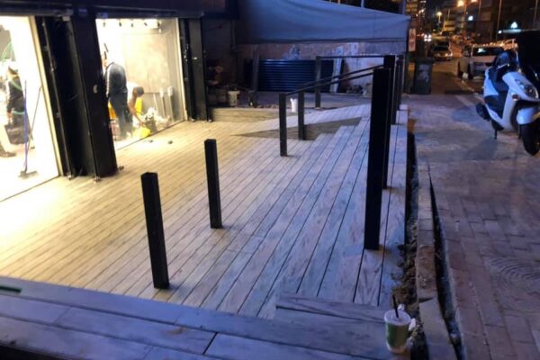 דק סינטטי אפור בפת