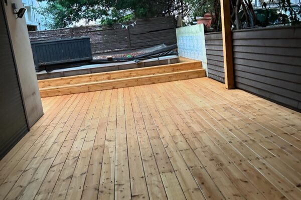 התקנת דק אורן